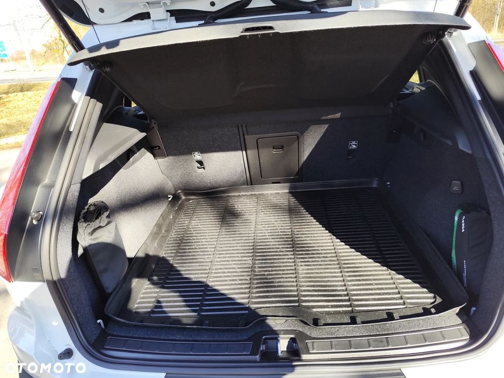 Volvo XC 40 B4 Plus Dark - 13