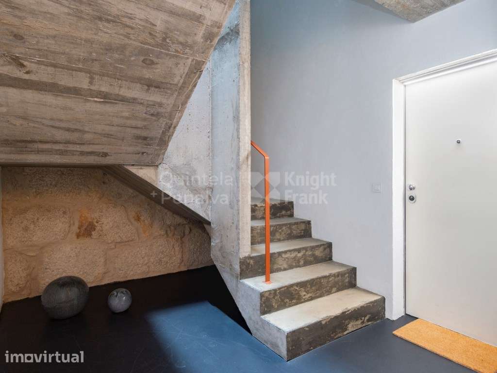 Prédio reabilitado com loja na Travessa de Cedofeita, Porto - Grande imagem: 4/24
