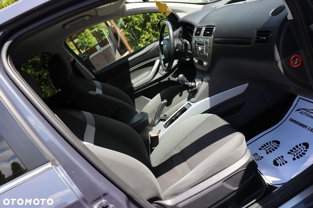 Ford Kuga - 8