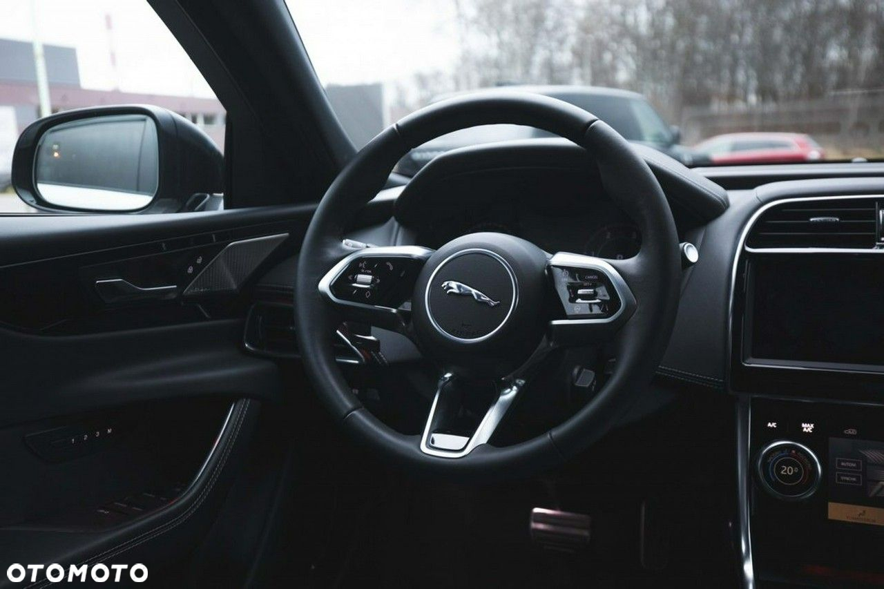 Jaguar XE - 14
