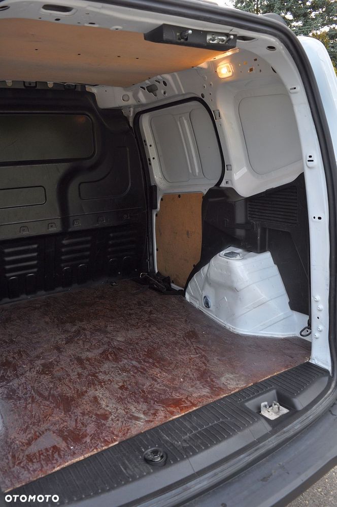 Ford Transit Courier - 20