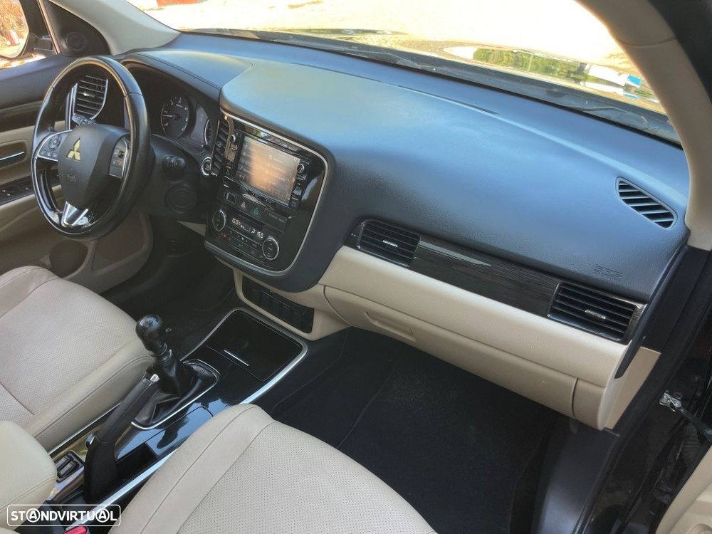 Mitsubishi Outlander 2.2 DI-D Instyle Navi - 35