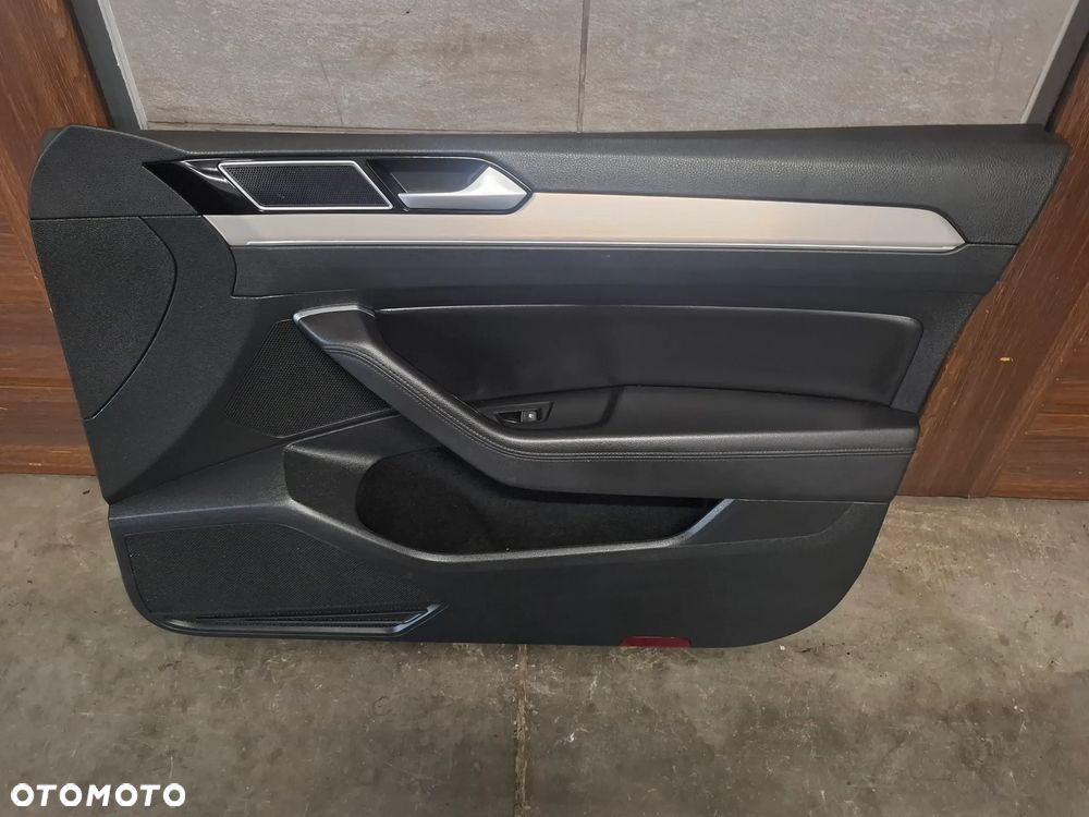 Boczek drzwi prawy przedni skóra Volkswagen Passat kombi B8 2019 rok europa - 1