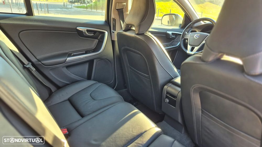 Volvo V60 2.0 D2 Momentum Drive Geartronic - 13