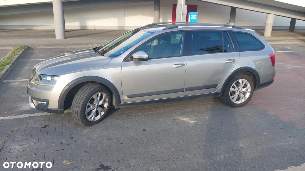 Skoda Octavia Scout 2.0 TDI 4x4 DSG - 14