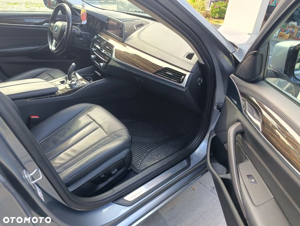 BMW Seria 5 525d Touring Luxury Line - 13