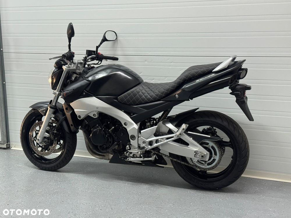 Suzuki GSR - 16