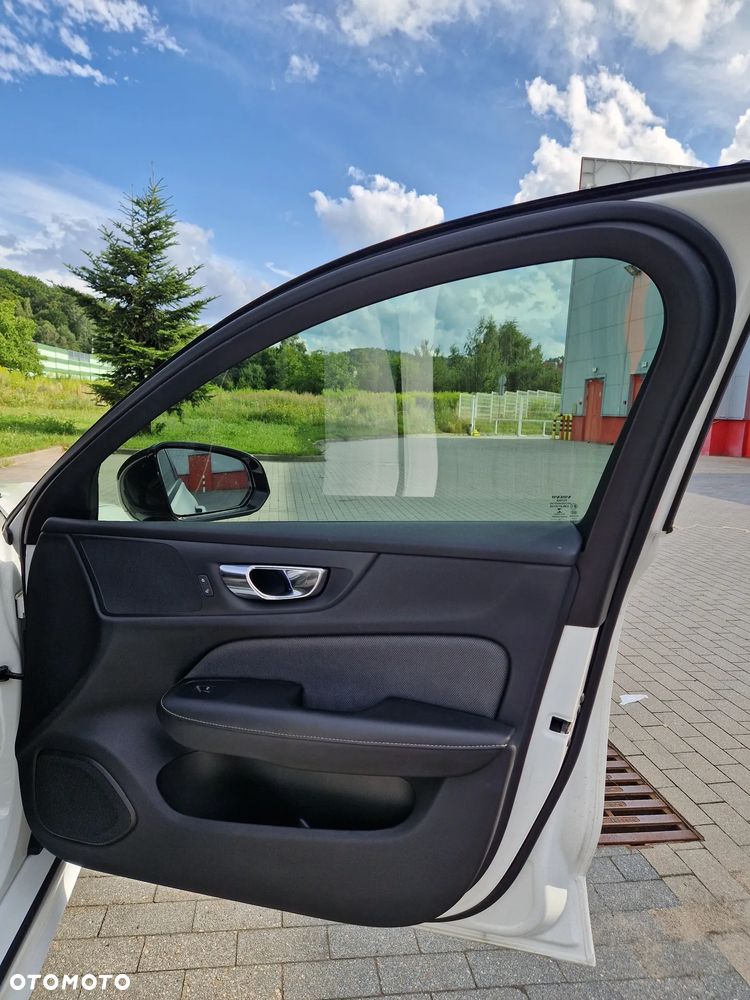 Volvo S60 T5 R-Design - 24