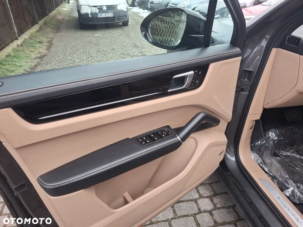 Porsche Cayenne - 10