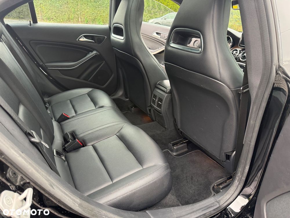 Mercedes-Benz CLA 250 7G-DCT AMG Line - 14