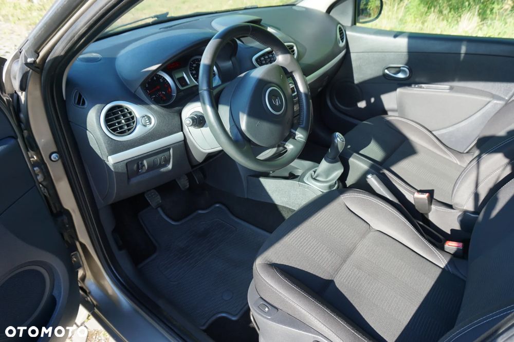 Renault Clio 1.2 16V 75 Expression - 25
