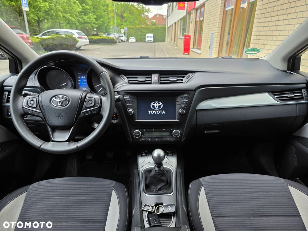 Toyota Avensis - 27