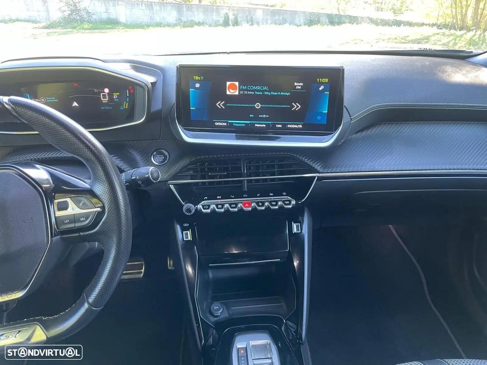 Peugeot e-2008 50 kWh GT - 29