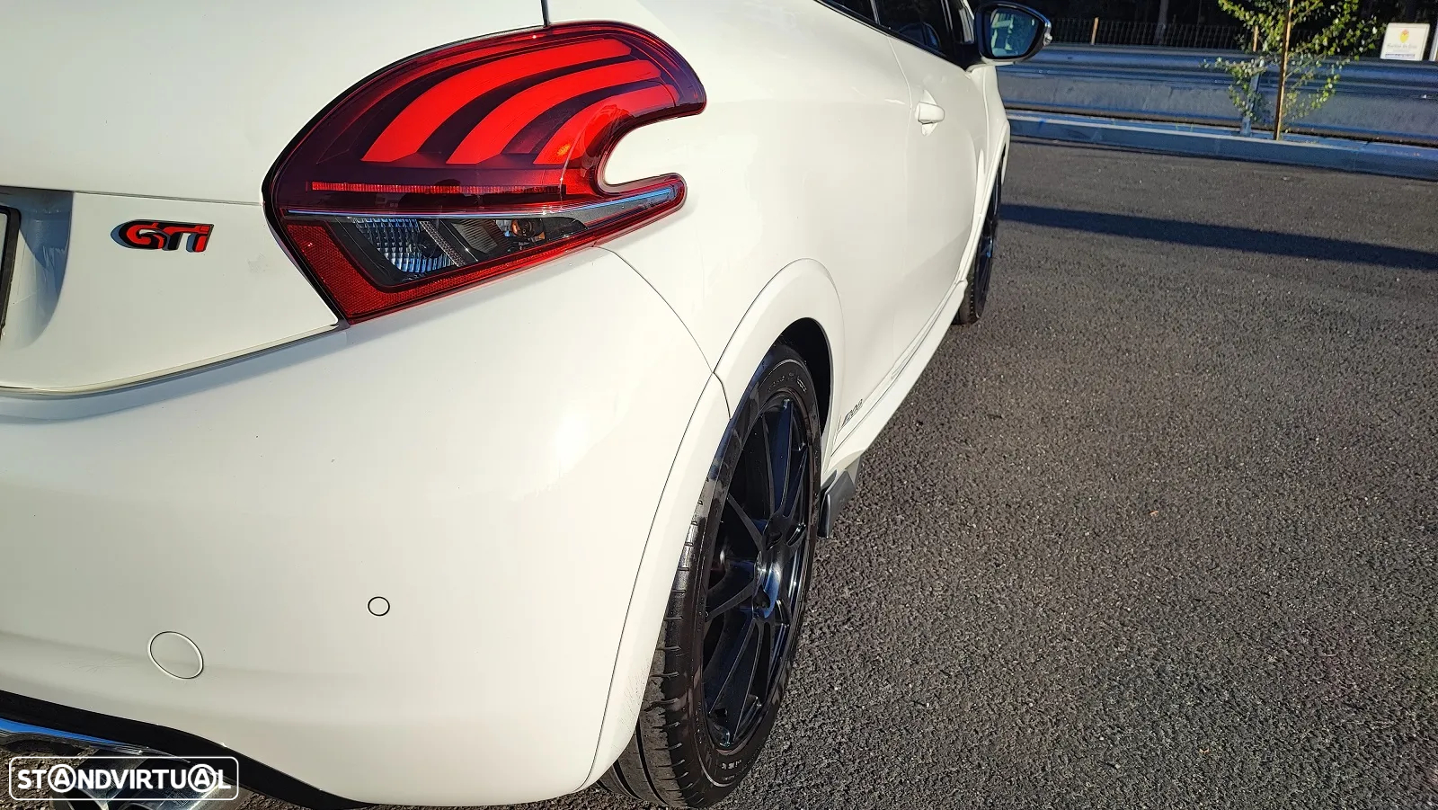 Peugeot 208 GTI 200 THP - 5