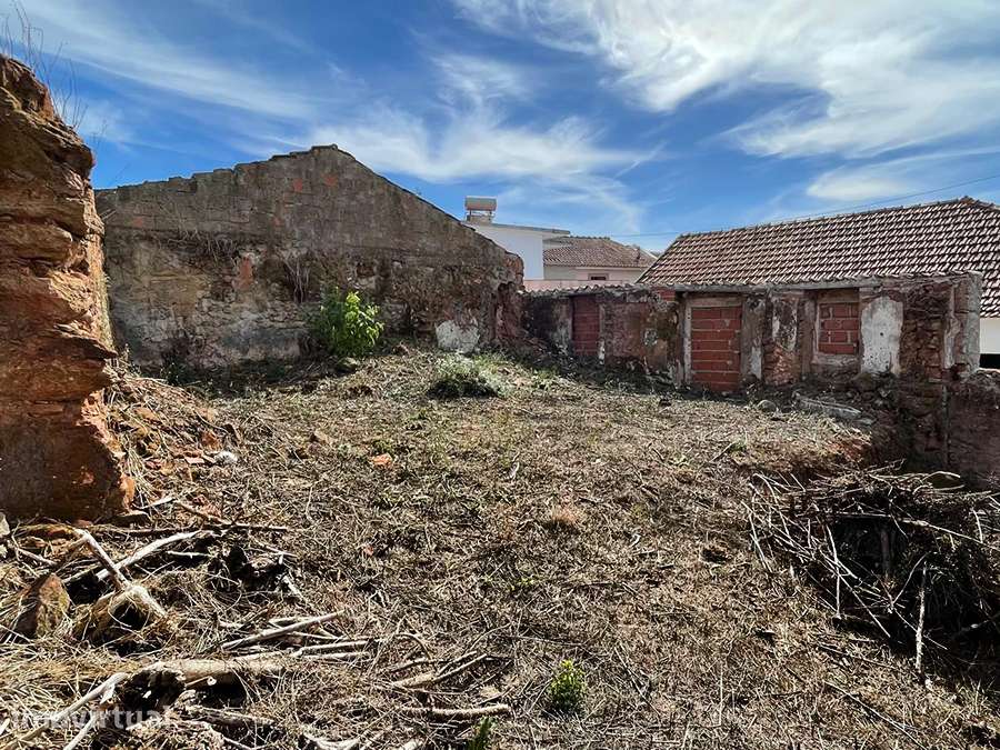 Moradia em estado de ruína, na pequena e pitoresca aldeia de Landal - Grande imagem: 3/11