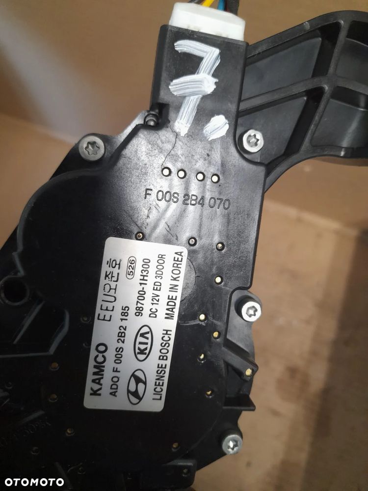 SILNICZEK WYCIERACZKI TYŁ HYUNDAI / KIA nr 98700-1H300 - 7