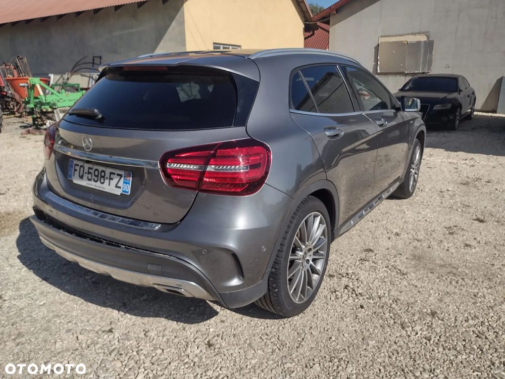 Mercedes-Benz GLA - 4
