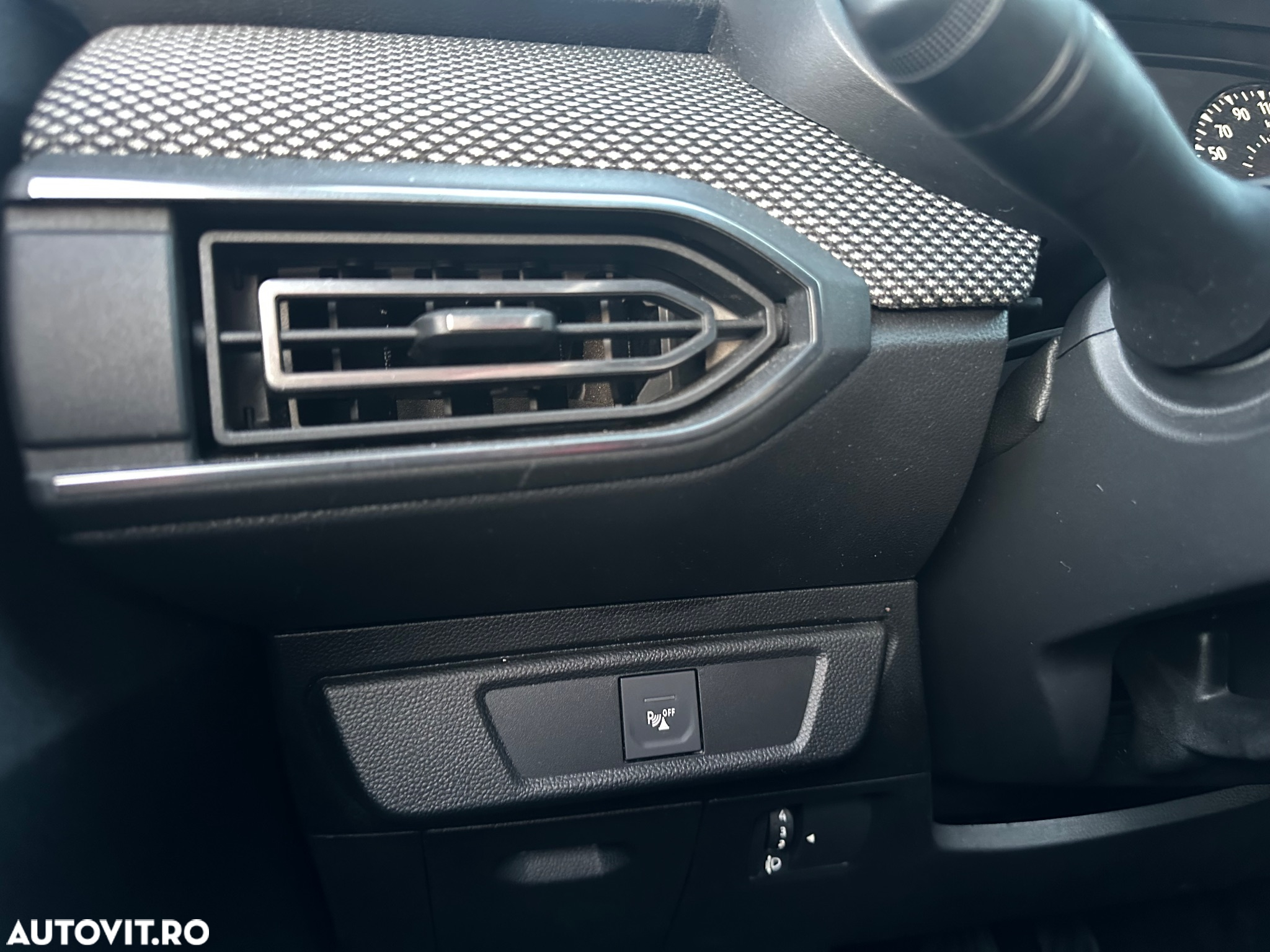 Dacia Logan TCe 90 MT6 Expression - 11