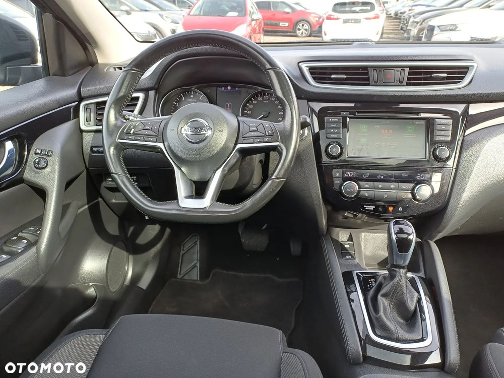 Nissan Qashqai 1.3 DIG-T N-Connecta DCT - 24