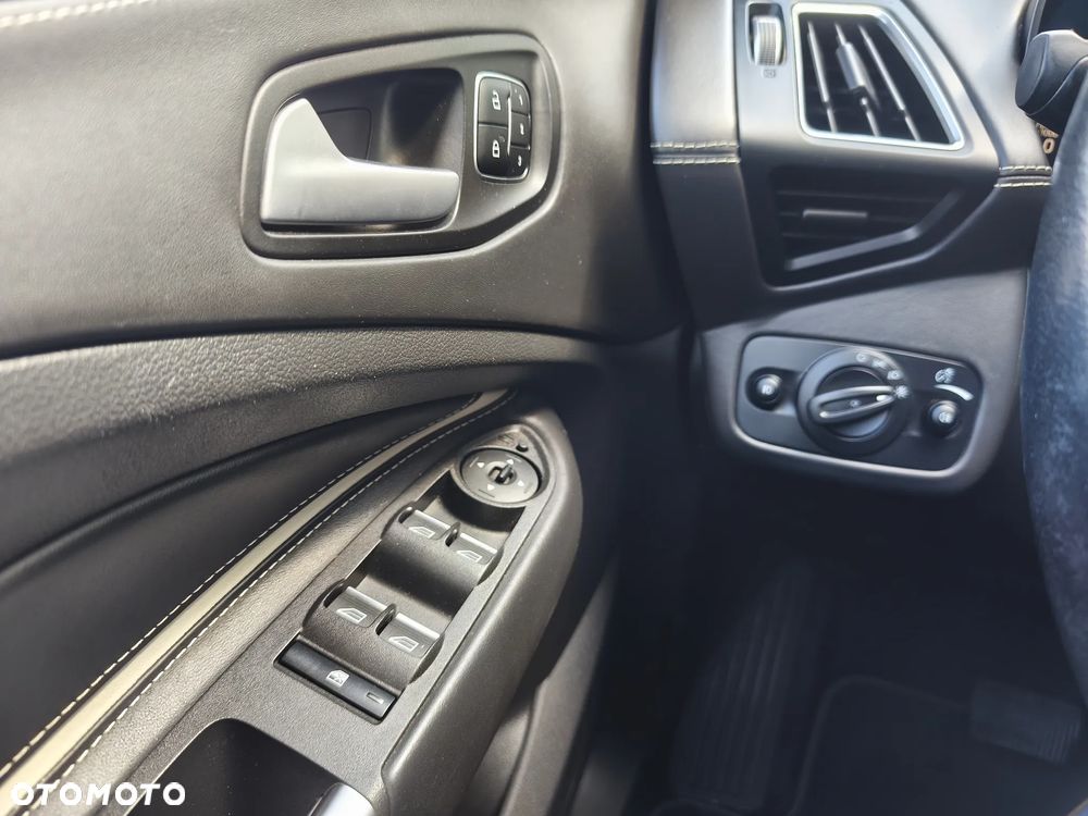 Ford Kuga - 12