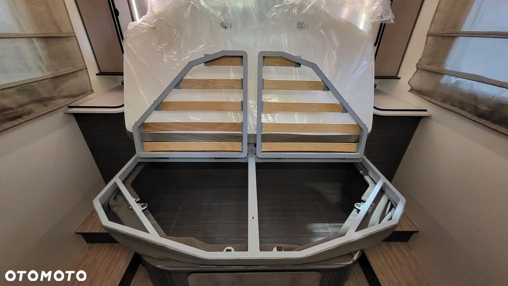 McLOUIS Nevis 879 - 5 osobowy - 29