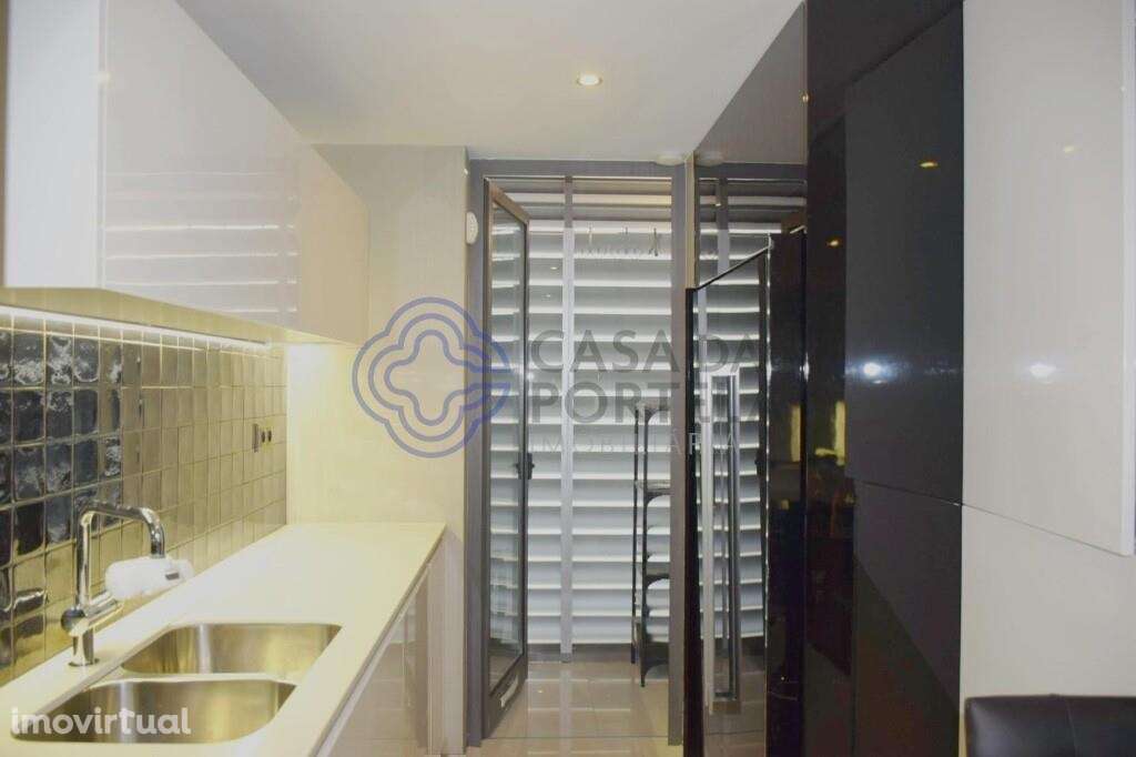 T2 com varanda e lugar de garagem, na Alameda das Antas, Porto - Grande imagem: 4/24