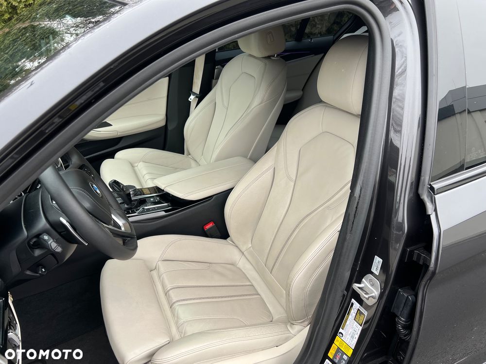 BMW Seria 5 530i Sport Line - 26