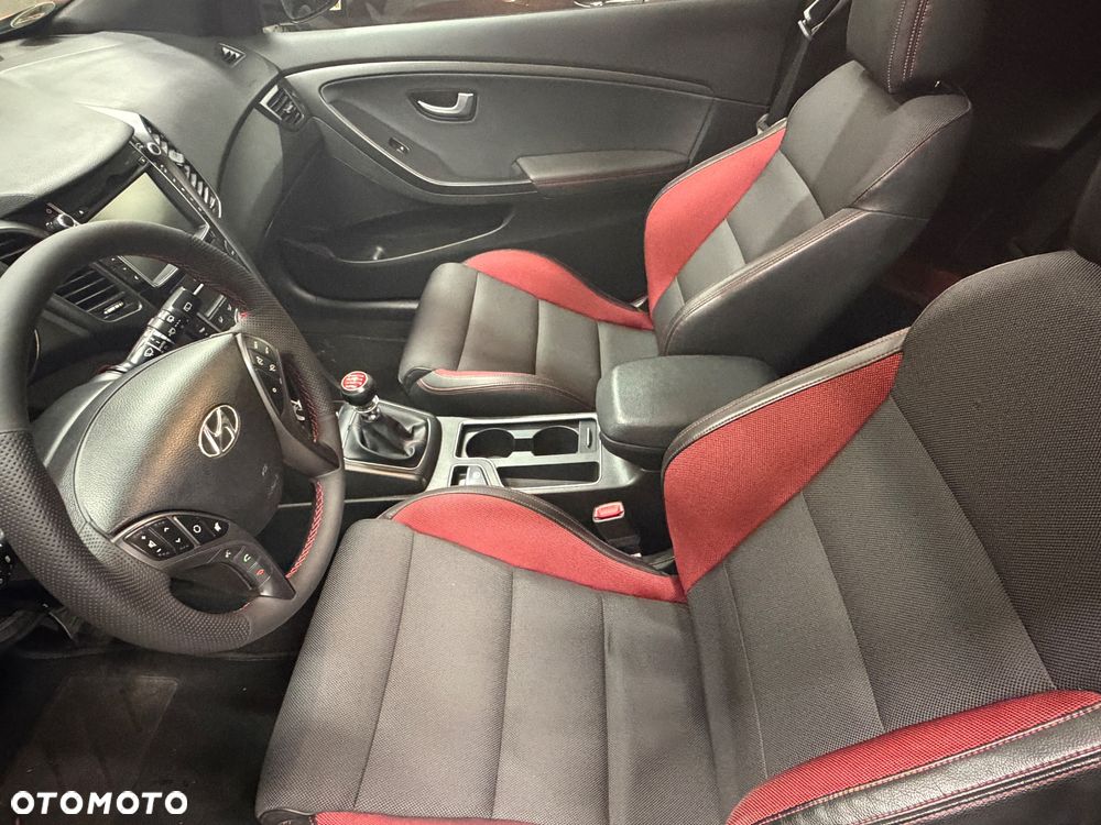 Hyundai i30 1.6 GDI Turbo Luxury - 26