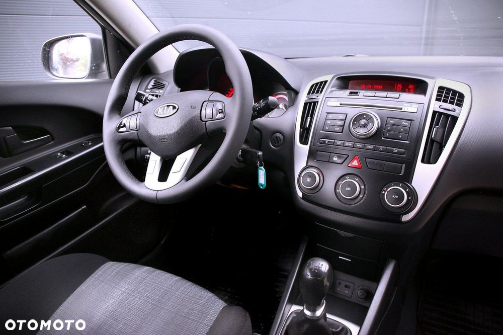 Kia Ceed - 12