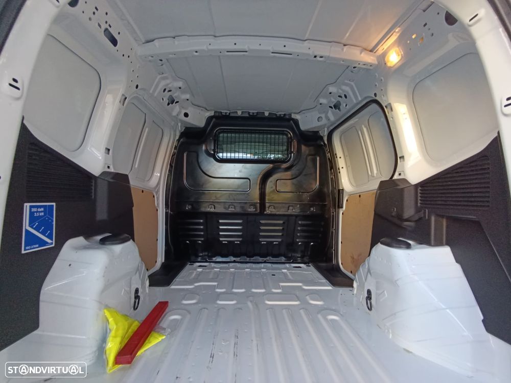 Ford Transit Courier - 26