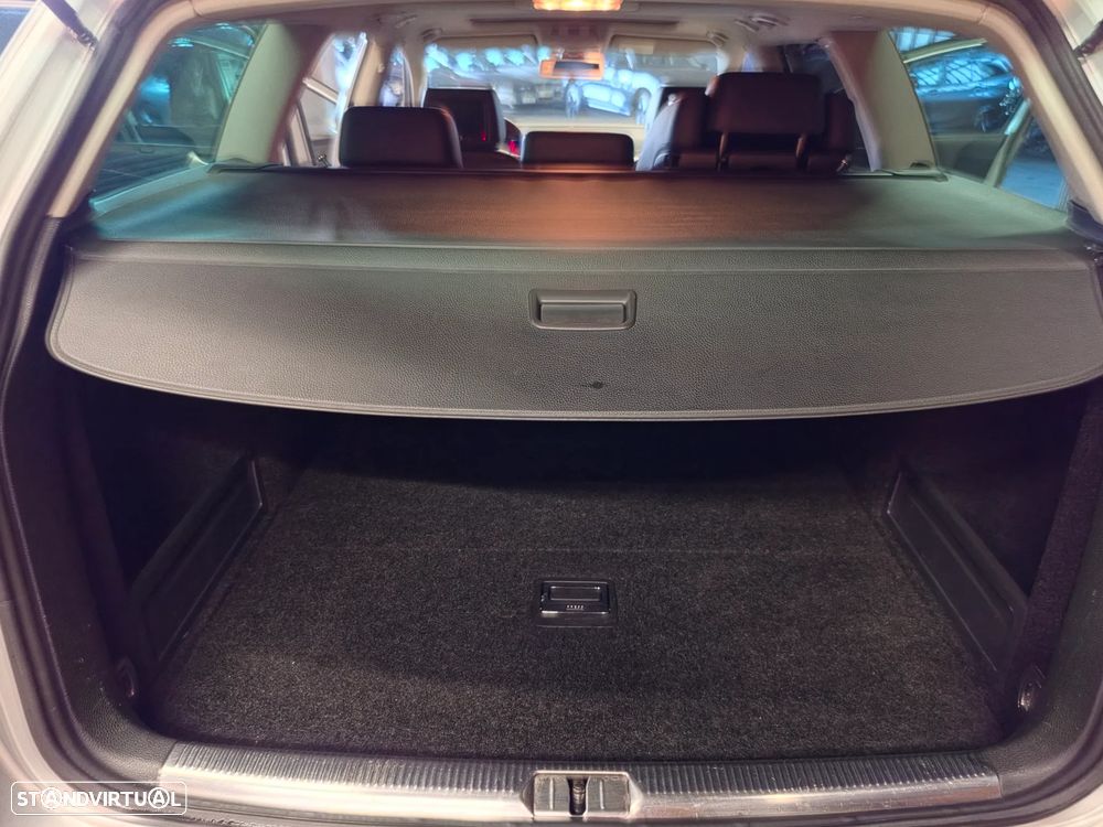 VW Passat Variant 2.0 TDi Highline DSG - 32