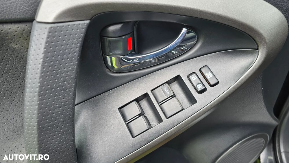 Toyota RAV4 2.2 D-4D 4WD Luxury - 10