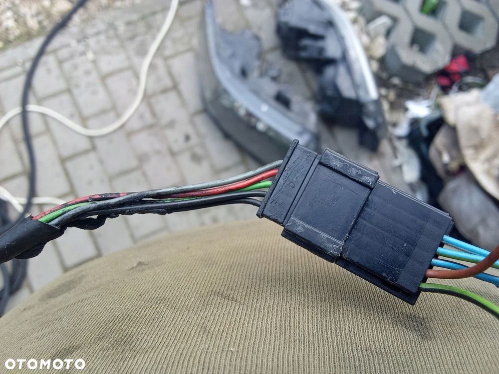 CC PRAWE LUSTERKO BMW 3 E465 PIN KOD LAKIERU 400/7 - 7