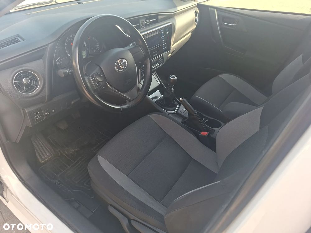 Toyota Auris - 13