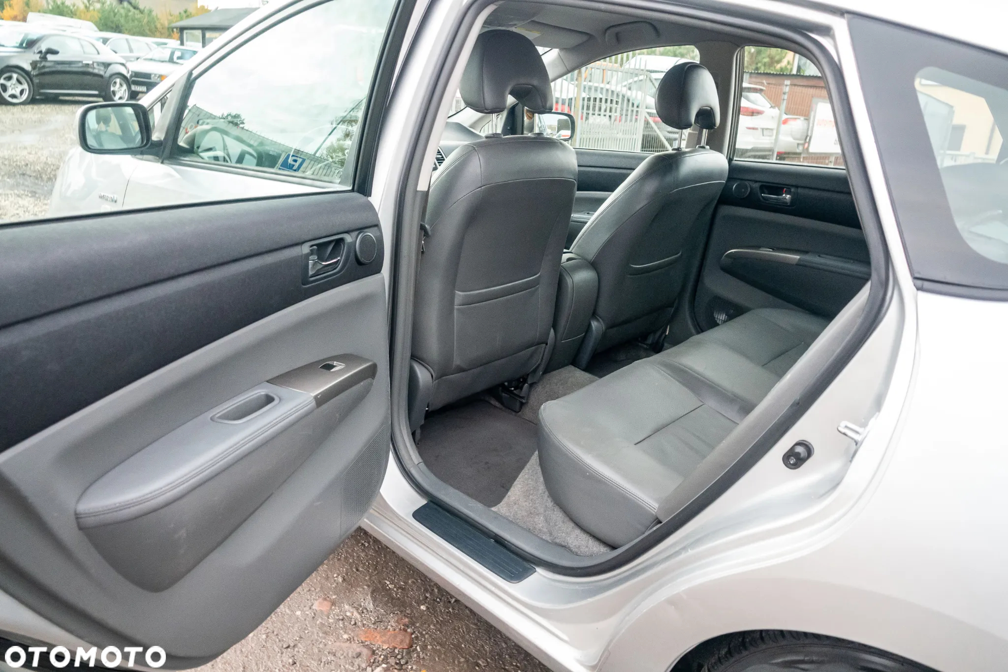 Toyota Prius (Hybrid) Executive - 14