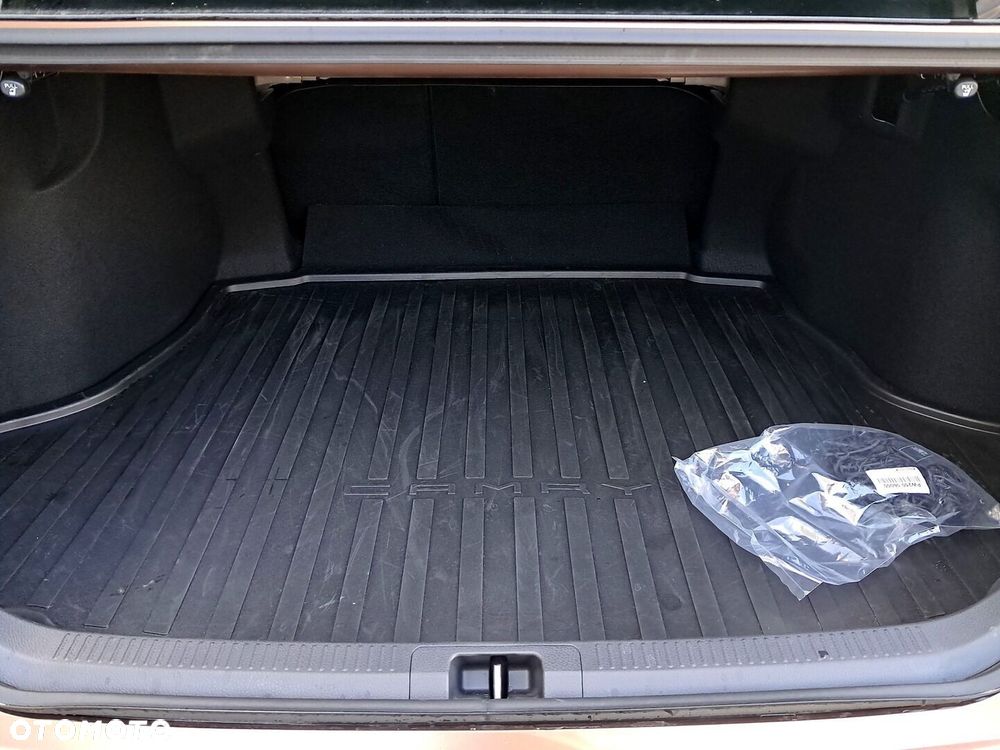 Toyota Camry - 11