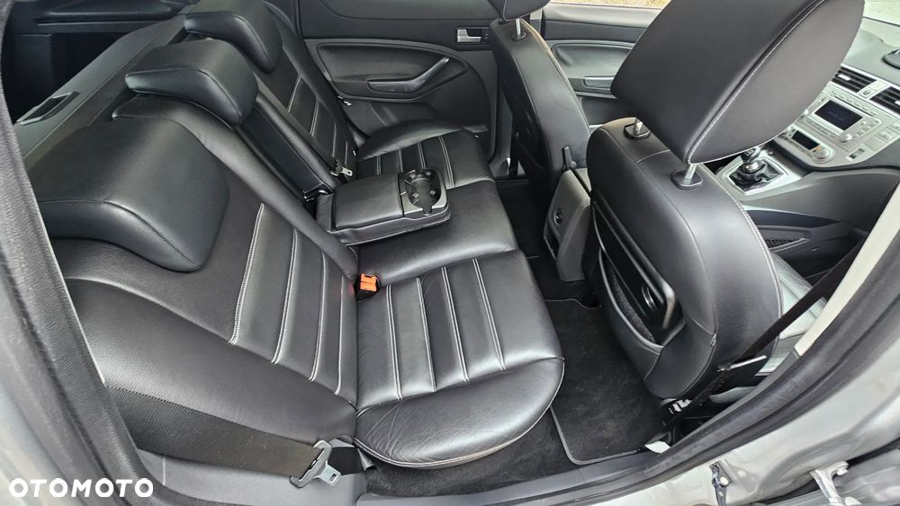 Ford Kuga 2.0 TDCi 2x4 Titanium - 24