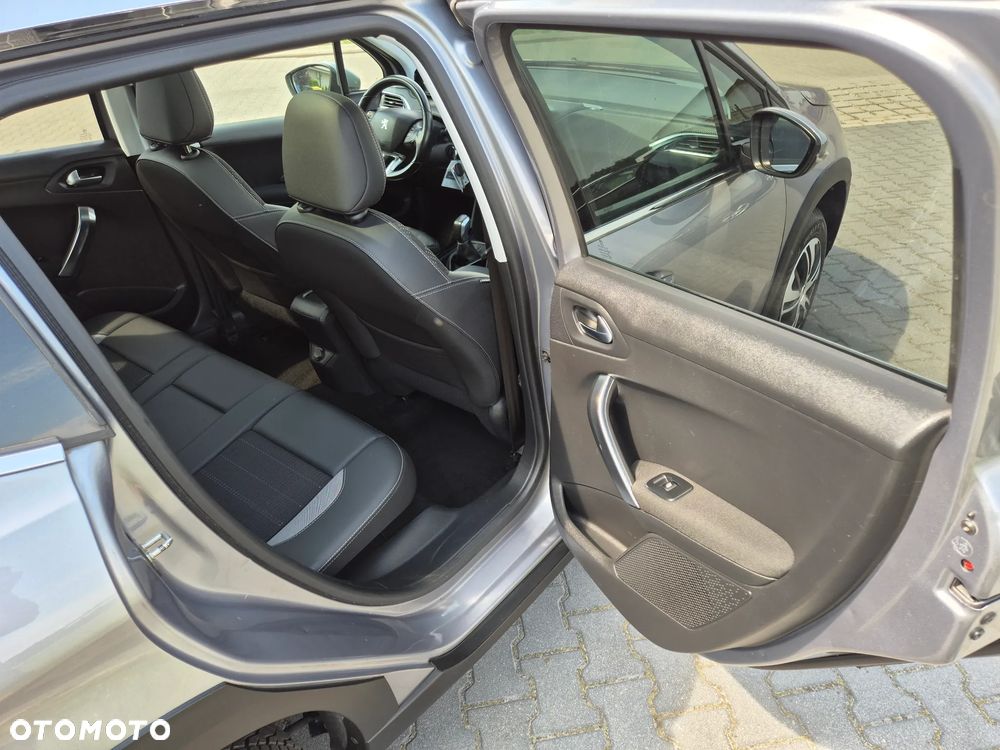 Peugeot 2008 1.2 Pure Tech Allure S&S - 8