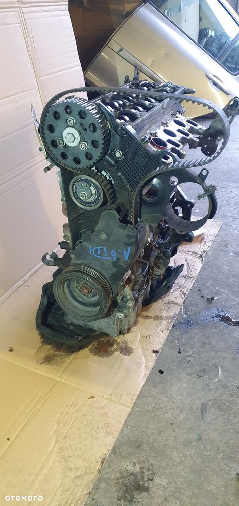 Silnik słupek blok silnika VW Audi Skoda Seat 1.6 TDI CAY CAYD - 7