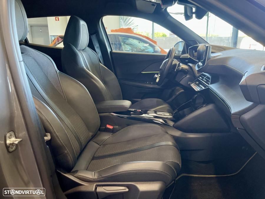Peugeot 2008 1.2 PureTech GT Pack EAT8 - 31