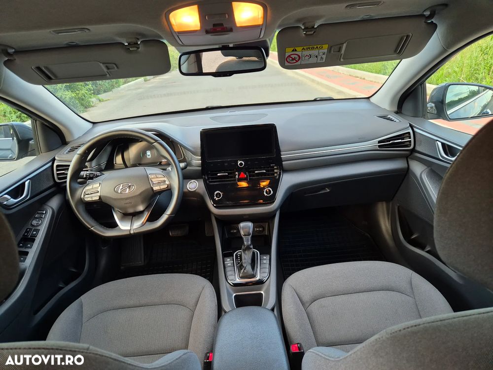 Hyundai IONIQ - 7