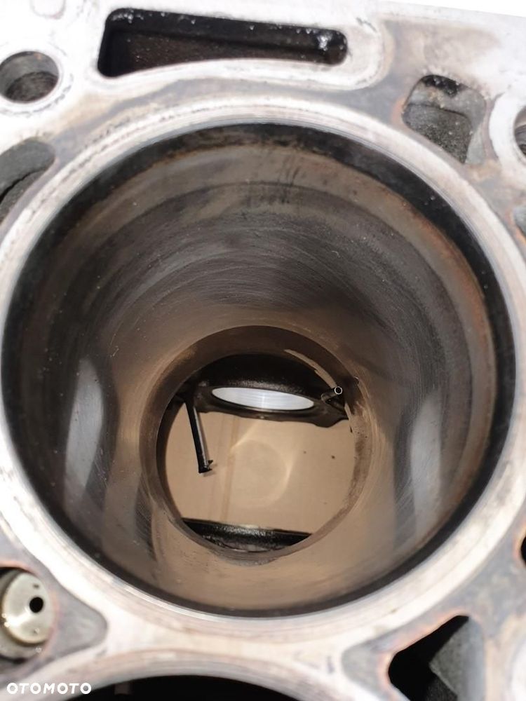 BLOK SILNIKA VOLVO V50 2.0 D4 D4204T - 5