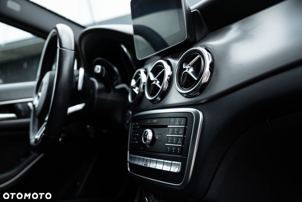 Mercedes-Benz GLA 220 4-Matic AMG Line - 15