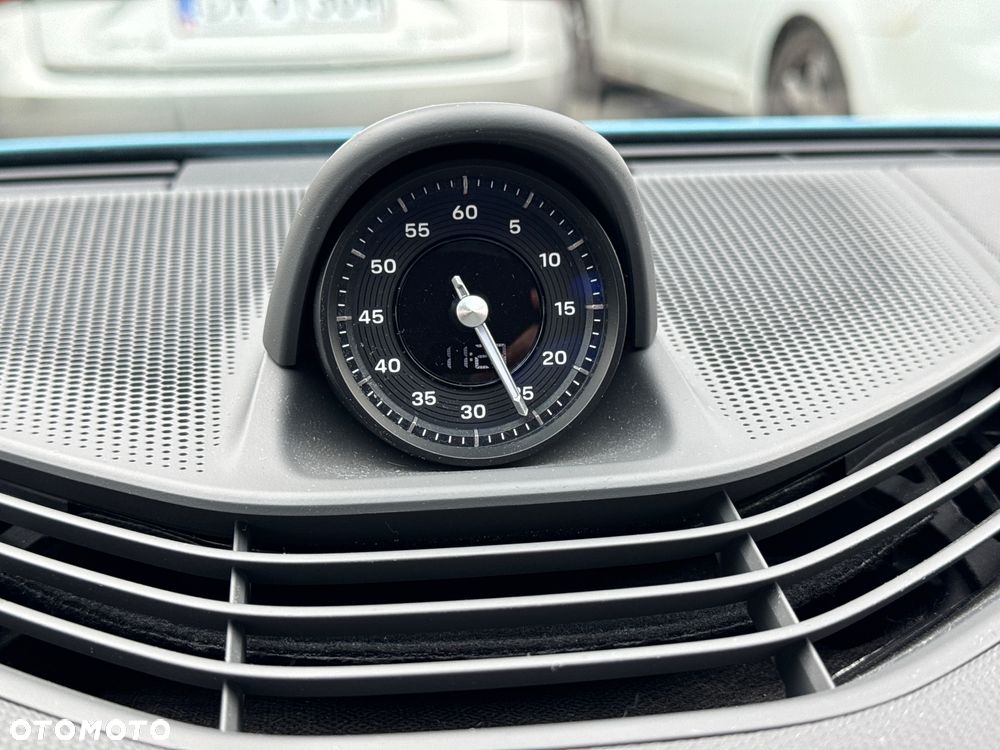 Porsche Taycan - 41