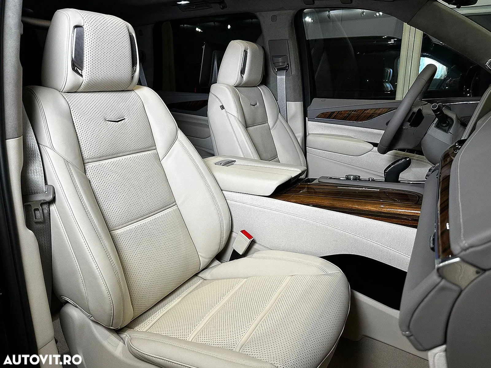 Cadillac Escalade - 8