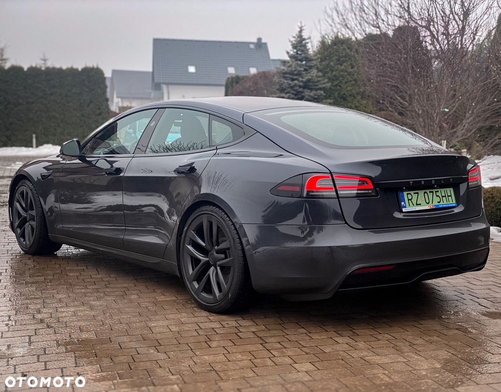 Tesla Model S - 3