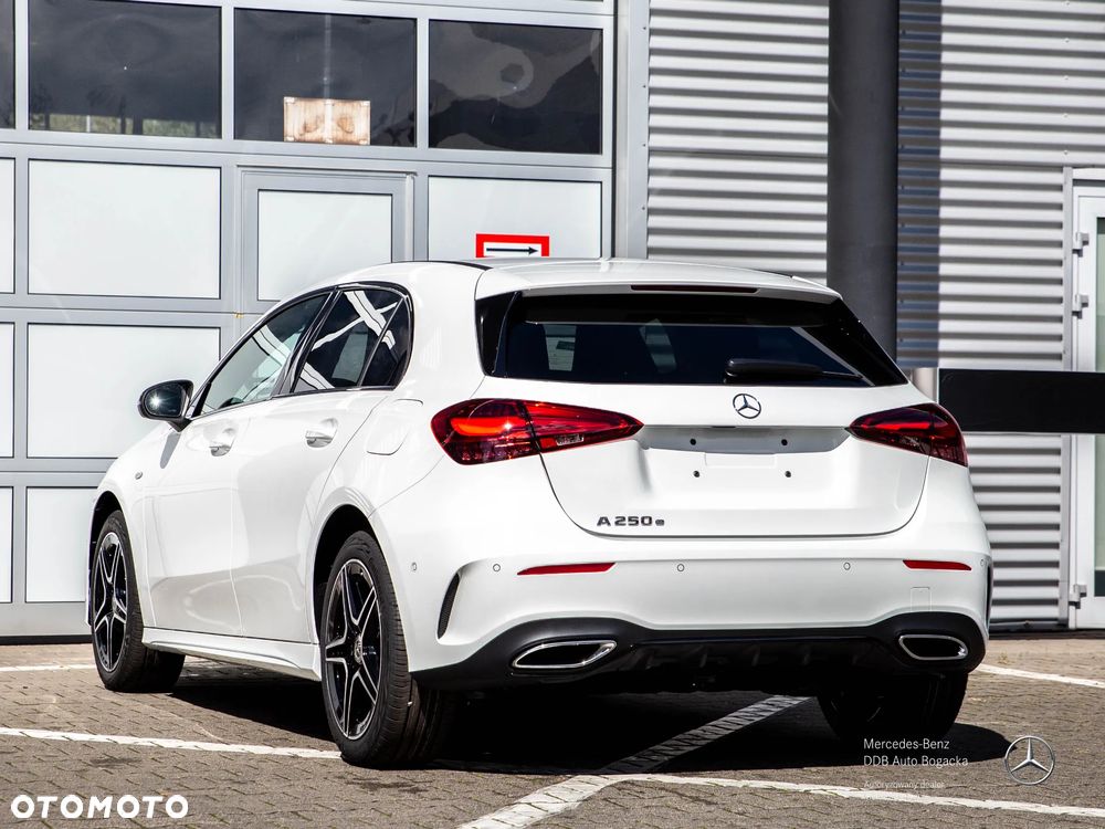 Mercedes-Benz Klasa A 250 e PHEV AMG Line 8G-DCT - 4