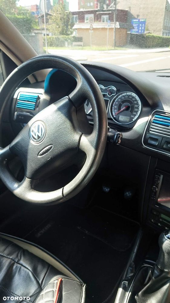 Volkswagen Golf - 2