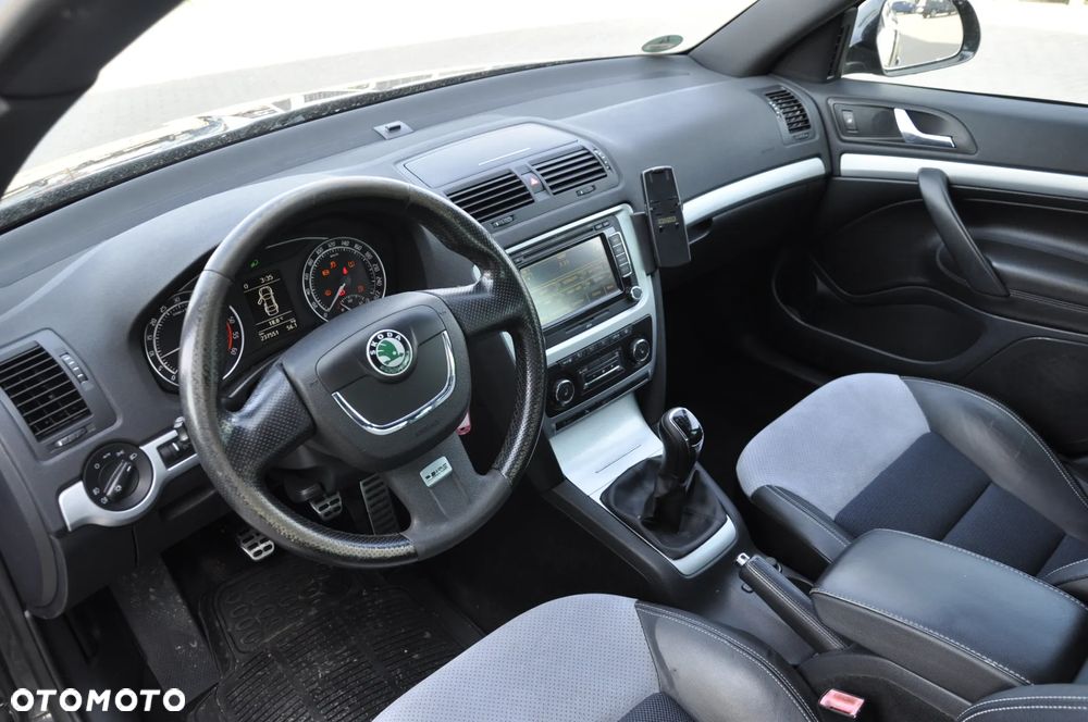 Skoda Octavia 2.0 TDI CR DPF RS - 11