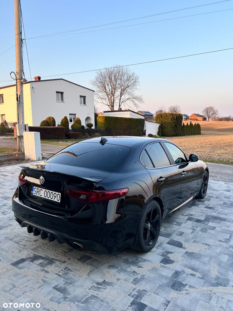 Alfa Romeo Giulia 2.0 Turbo 16V AT8-Q4 Veloce Ti - 5